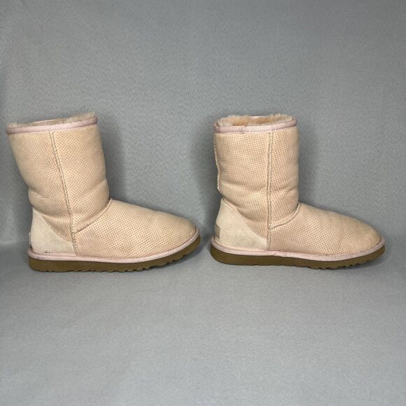 Womens UGG Boots Light Pink Tan Classic Short Perforated Suede Wool Boho Sz 6 - Picture 10 of 16